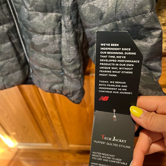 NEW BALANCE Mens jacket size medium - Picture 8 of 8